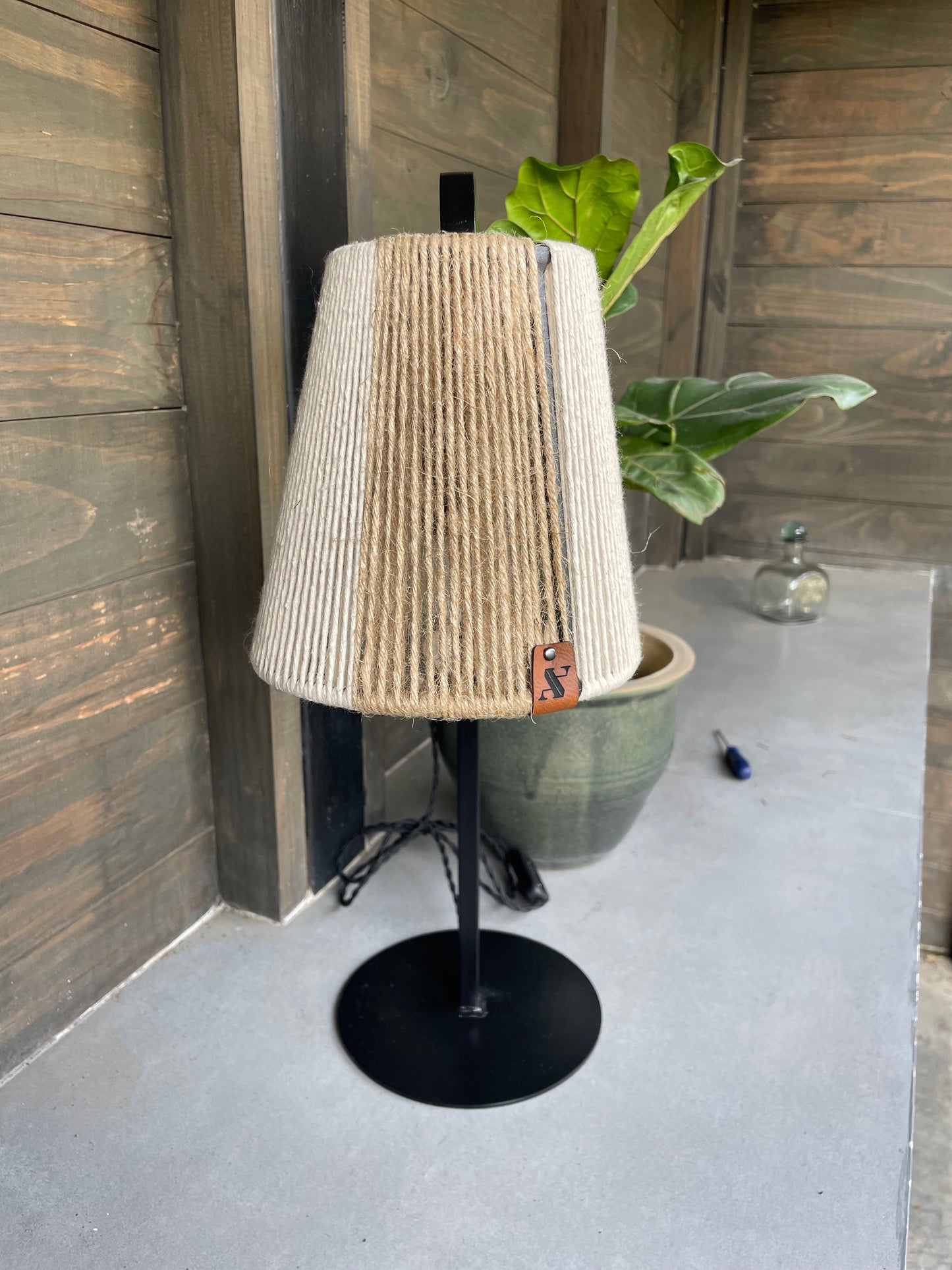 Lámpara de mesa Diagonal Fez - Color a Elección