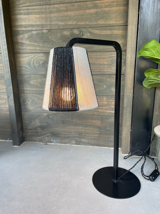 Lámpara de mesa Recta Fez - Color a Elección