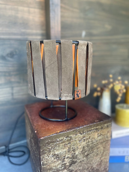 Lámpara de mesa Karibu Taupe